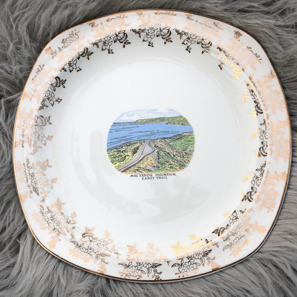 Mackenzie mountain, Cabot trail souvenir plate